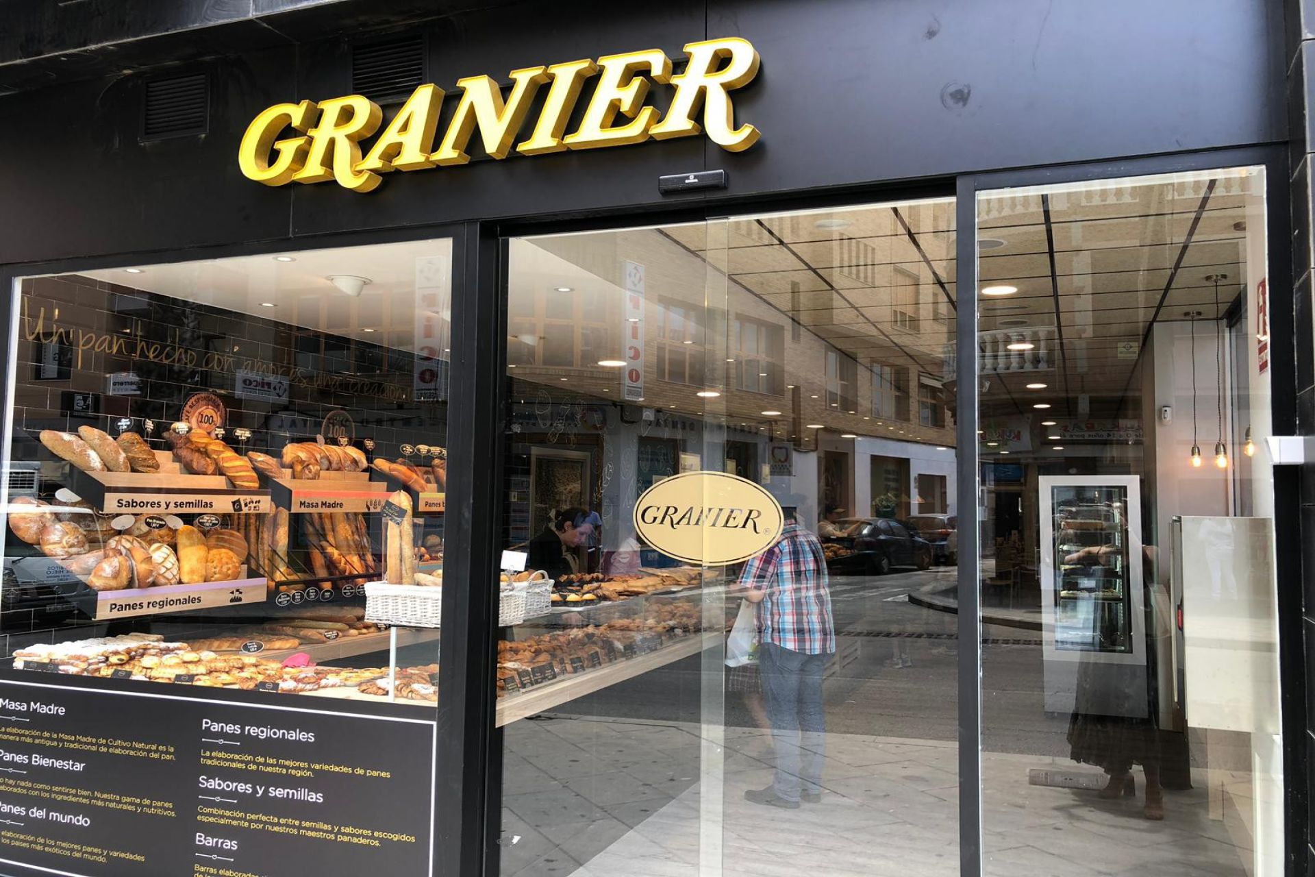 PANADERIA Y CAFETERÍA, GRANIER